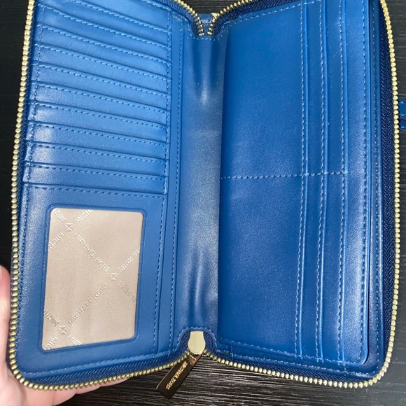 Michael Kors MK Jet Set Charm Large Continental Zip Wristlet Wallet Blue NWOT - Picture 6 of 6